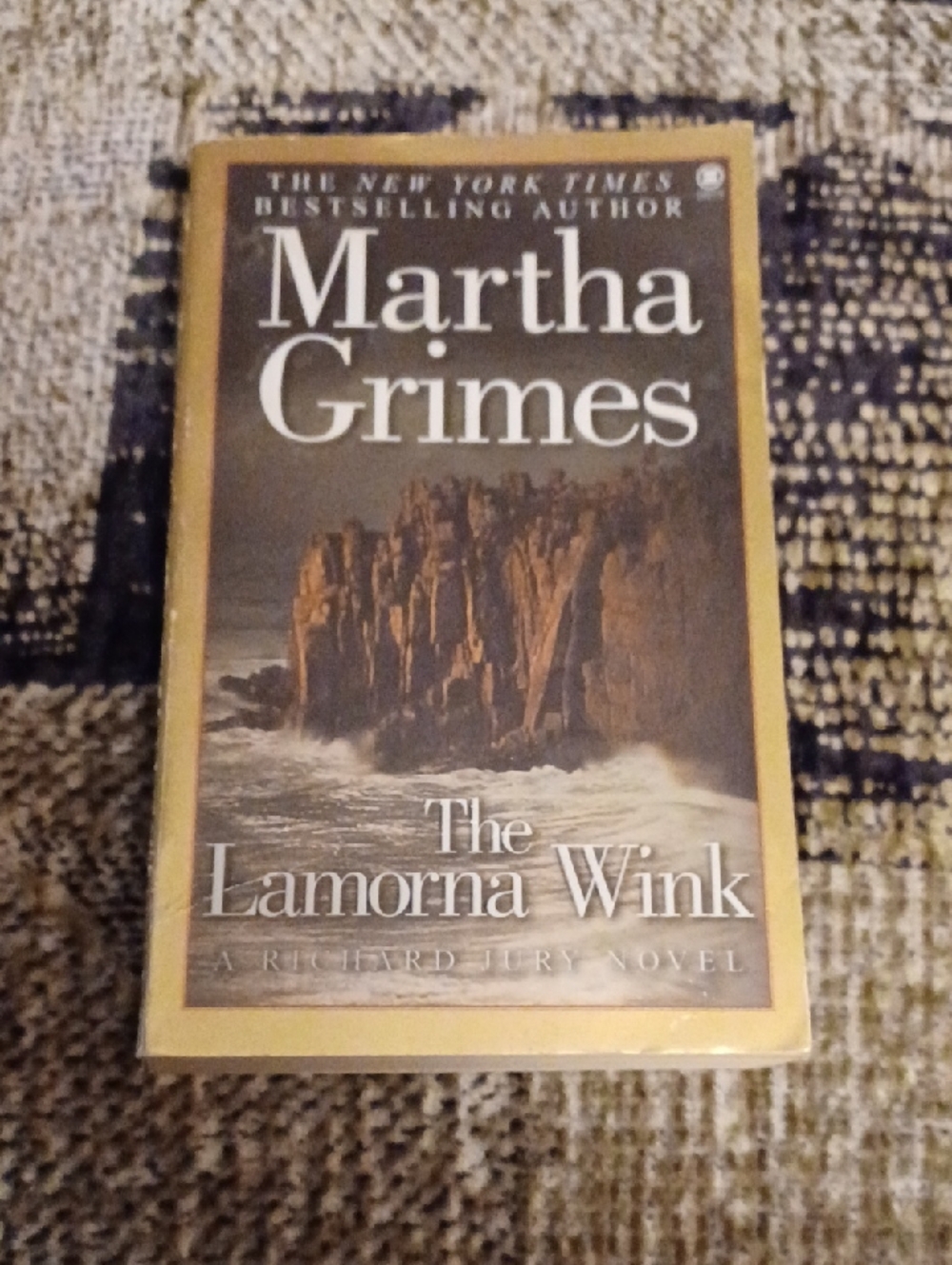 $4 Add-on Martha Grimes "The Lamorna Wink" - Paperback Book